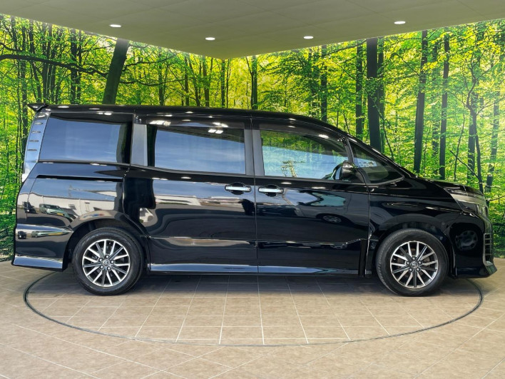 2017 Toyota Voxy DBA-ZRR80W (UW-69f067b9914dc)[14]