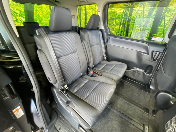 2017 Toyota Voxy DBA-ZRR80W (UW-69f067b9914dc)[28]