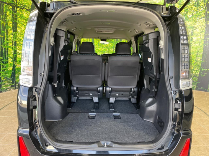 2017 Toyota Voxy DBA-ZRR80W (UW-69f067b9914dc)[24]