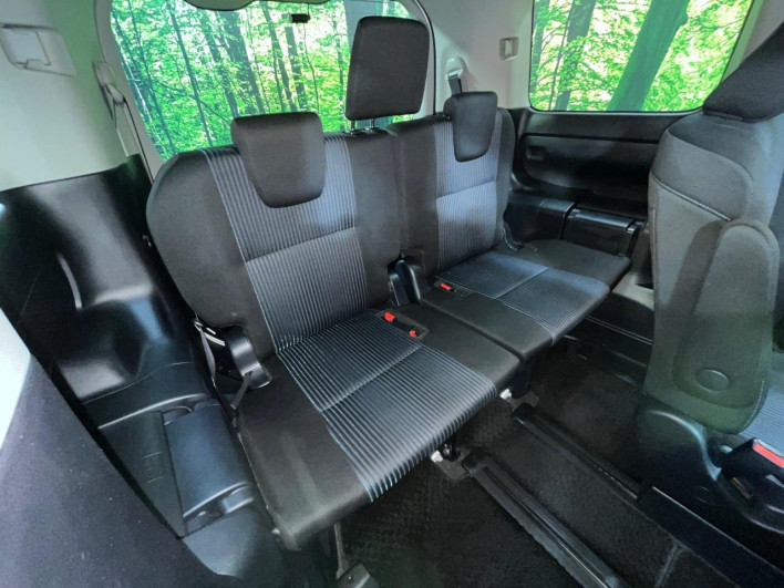 2017 Toyota Voxy DBA-ZRR80W (UW-69f067b9ea15d)[28]