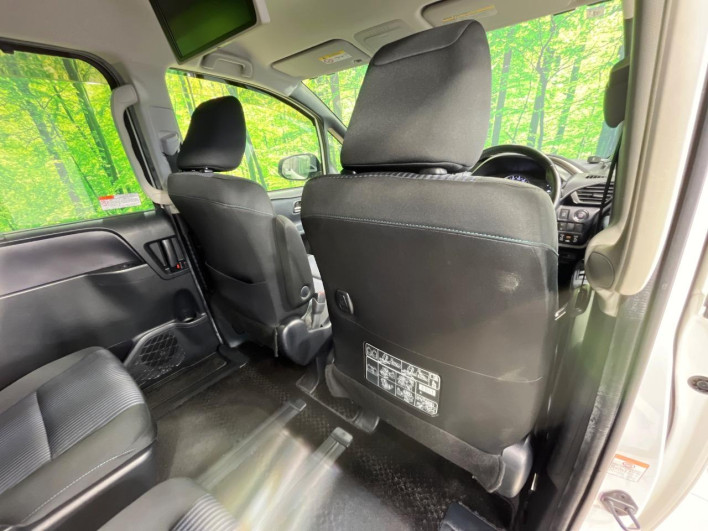 2017 Toyota Voxy DBA-ZRR80W (UW-69f067b9ea15d)[29]