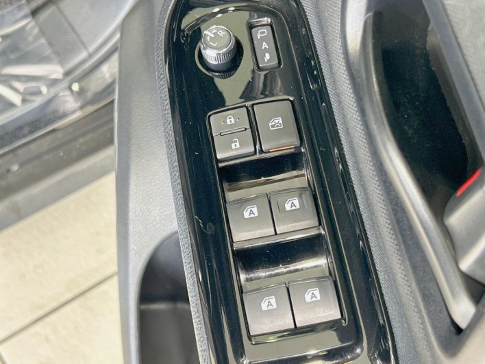 2017 Toyota Voxy DBA-ZRR80W (UW-69f067ba4cafa)[27]