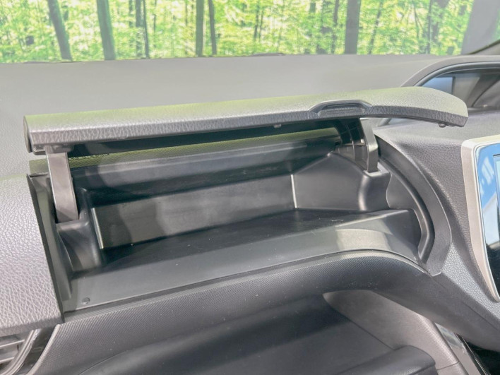2017 Toyota Voxy DBA-ZRR80W (UW-69f067ba4cafa)[24]