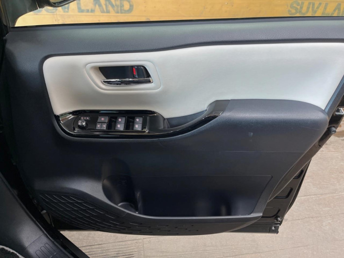 2018 Toyota Noah DBA-ZRR80W (UW-69f067bb44be1)[21]