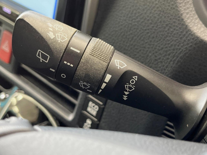 2018 Toyota Noah DBA-ZRR80W (UW-69f067bb44be1)[8]