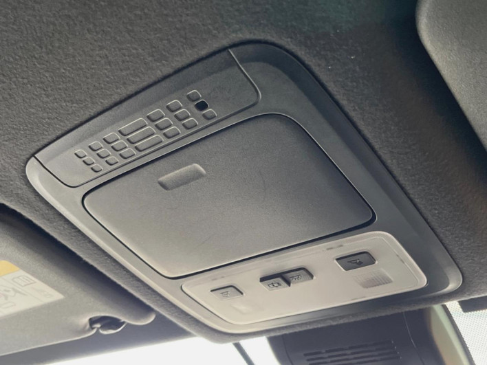 2018 Toyota Noah DBA-ZRR80W (UW-69f067bb44be1)[15]