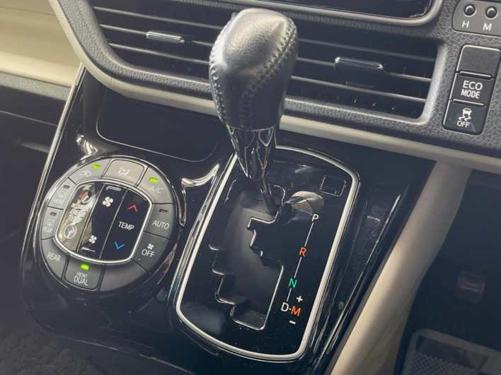 2018 Toyota Noah DBA-ZRR80W (UW-69f067bb44be1)[12]