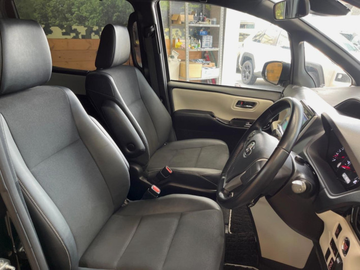 2018 Toyota Noah DBA-ZRR80W (UW-69f067bb44be1)[23]