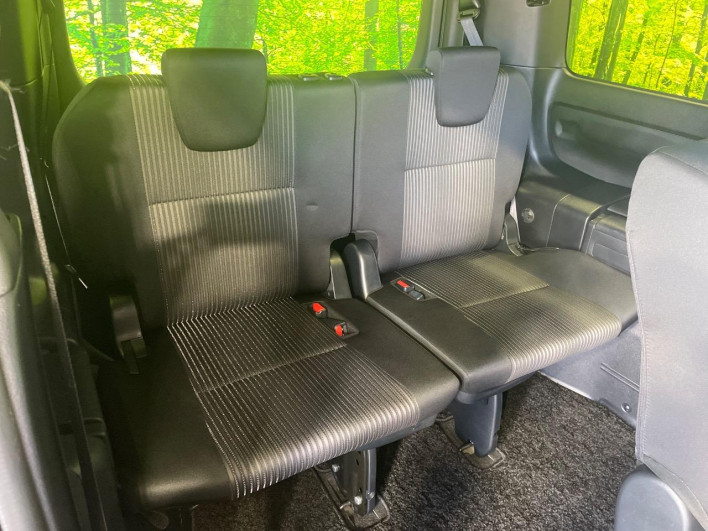 2018 Toyota Voxy DBA-ZRR80W (UW-69f067bc0e8b5)[29]