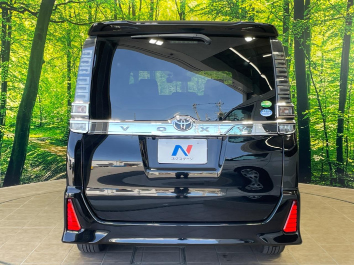 2018 Toyota Voxy DBA-ZRR80W (UW-69f067bc0e8b5)[17]