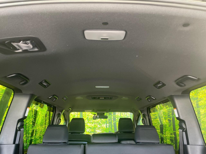 2018 Toyota Voxy DBA-ZRR80W (UW-69f067bc0e8b5)[27]