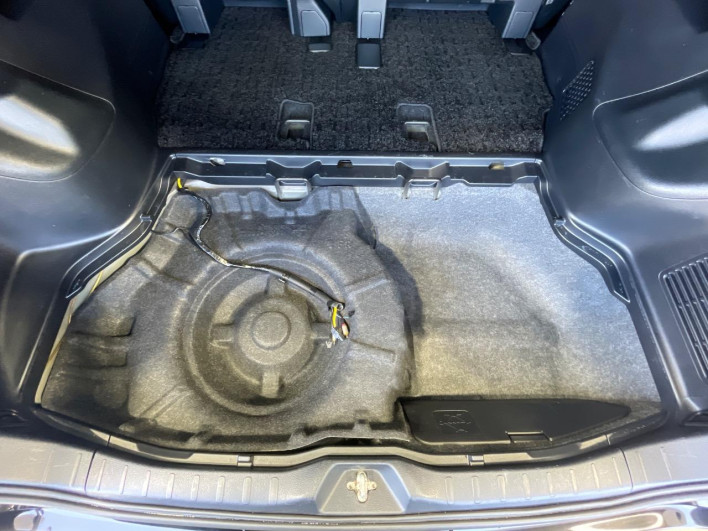 2018 Toyota Voxy DBA-ZRR80W (UW-69f067bc0e8b5)[26]