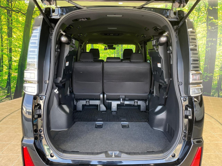 2018 Toyota Voxy DBA-ZRR80W (UW-69f067bc0e8b5)[25]