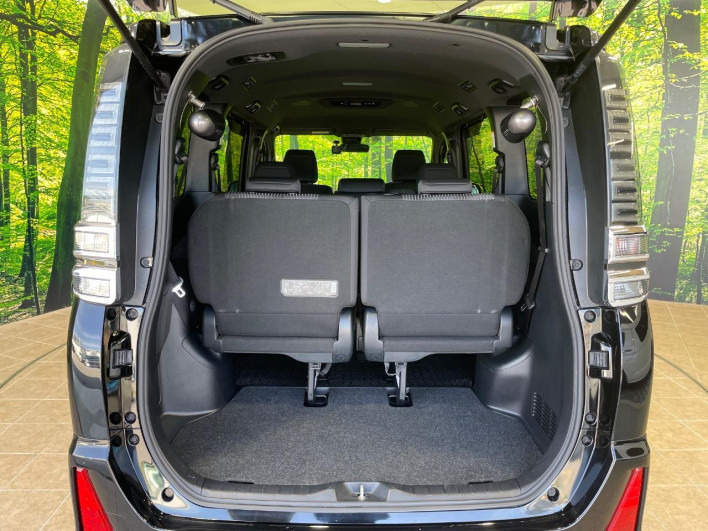 2018 Toyota Voxy DBA-ZRR80W (UW-69f067bc0e8b5)[24]