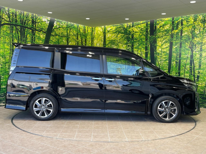 2018 Toyota Voxy DBA-ZRR80W (UW-69f067bc0e8b5)[15]