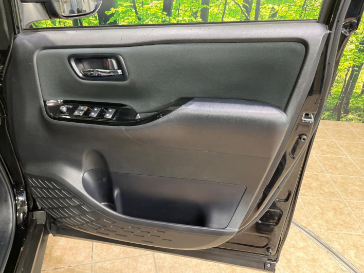 2019 Toyota Voxy DBA-ZRR80W (UW-69f067bc465f7)[11]