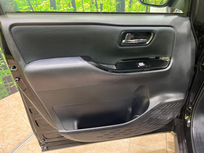 2019 Toyota Voxy DBA-ZRR80W (UW-69f067bc465f7)[19]