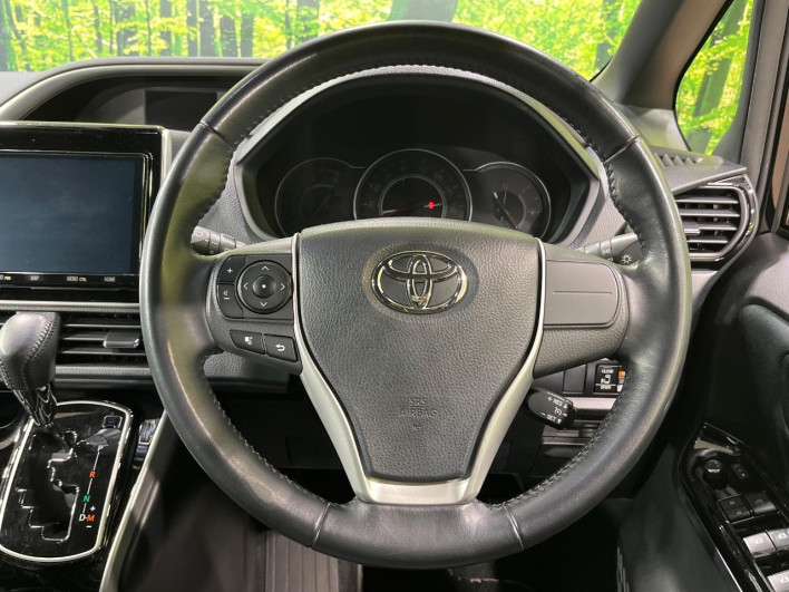2019 Toyota Voxy DBA-ZRR80W (UW-69f067bc465f7)[24]