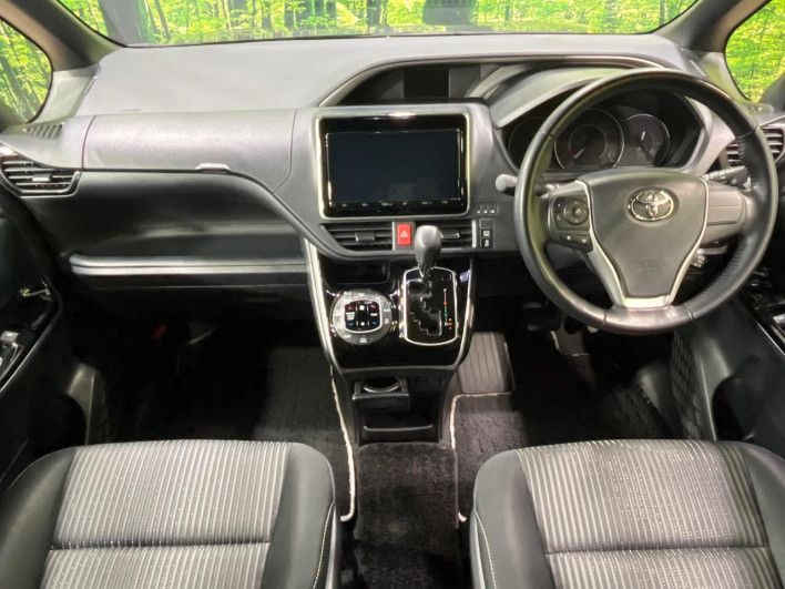 2019 Toyota Voxy DBA-ZRR80W (UW-69f067bc465f7)[23]