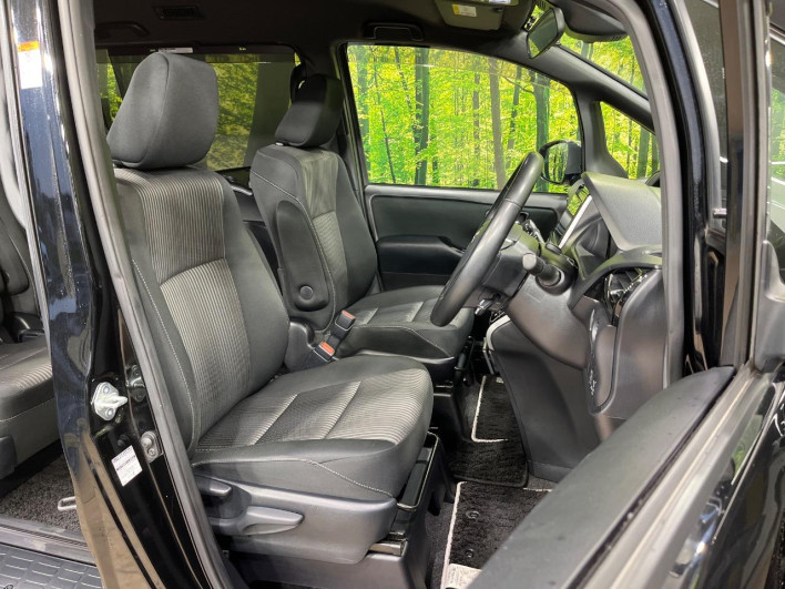 2019 Toyota Voxy DBA-ZRR80W (UW-69f067bc465f7)[17]