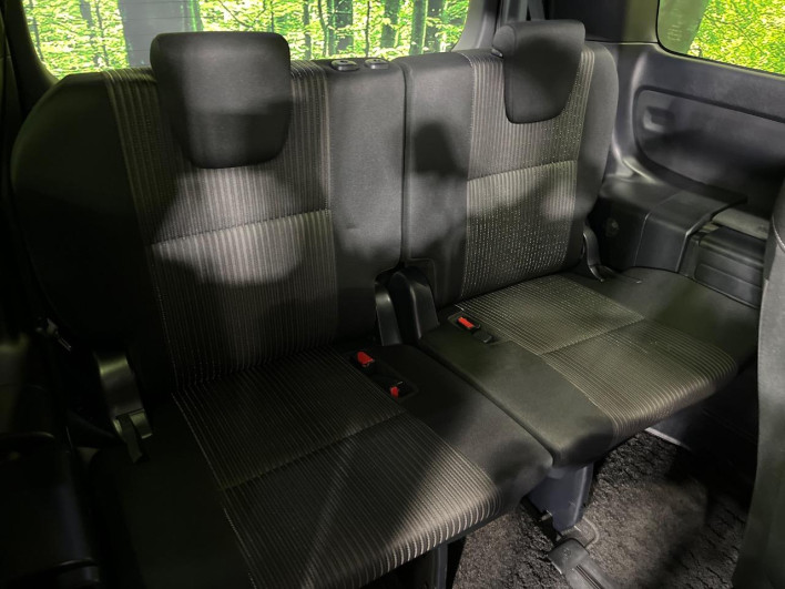 2019 Toyota Voxy DBA-ZRR80W (UW-69f067bc465f7)[18]