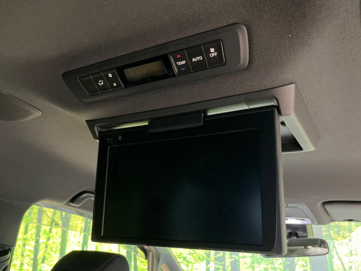 2019 Toyota Voxy DBA-ZRR80W (UW-69f067bc465f7)[13]