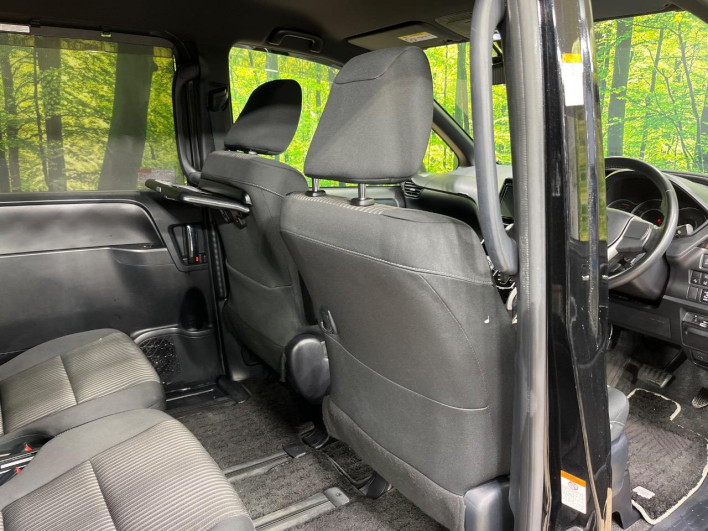 2019 Toyota Voxy DBA-ZRR80W (UW-69f067bc465f7)[15]