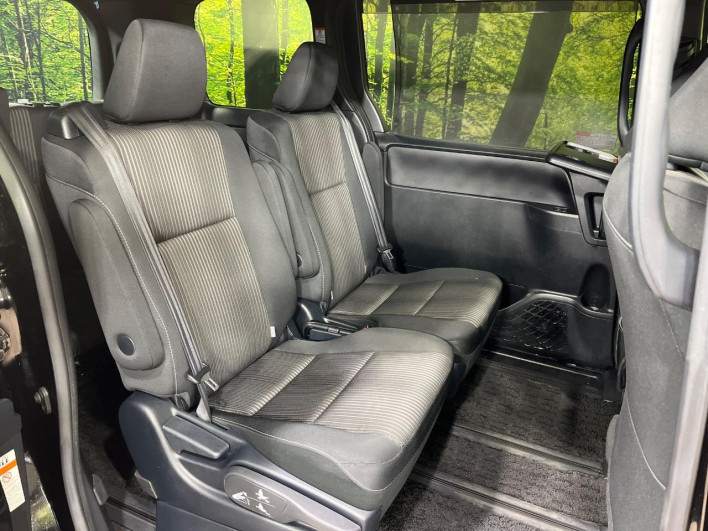 2019 Toyota Voxy DBA-ZRR80W (UW-69f067bc465f7)[16]