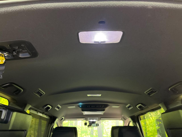 2019 Toyota Voxy DBA-ZRR80W (UW-69f067bc465f7)[6]