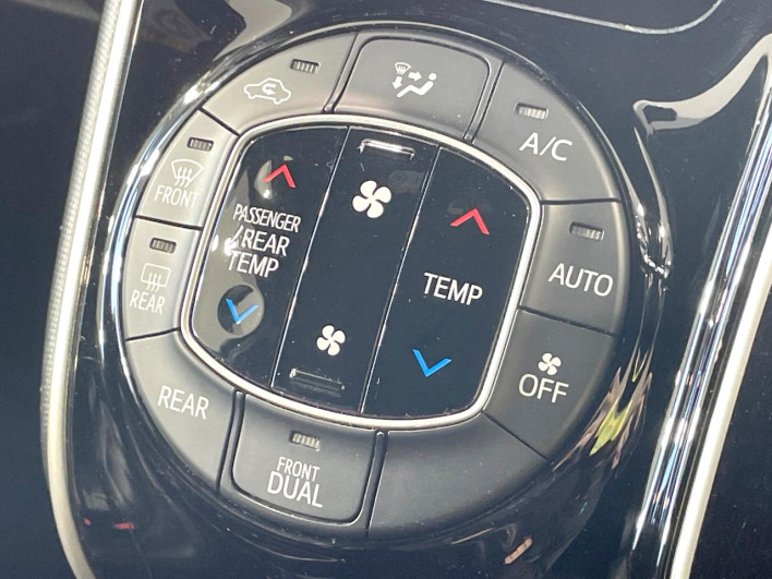 2019 Toyota Voxy DBA-ZRR80W (UW-69f067bc47757)[24]