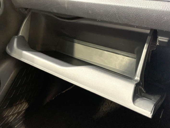 2019 Toyota Voxy DBA-ZRR80W (UW-69f067bc47757)[25]