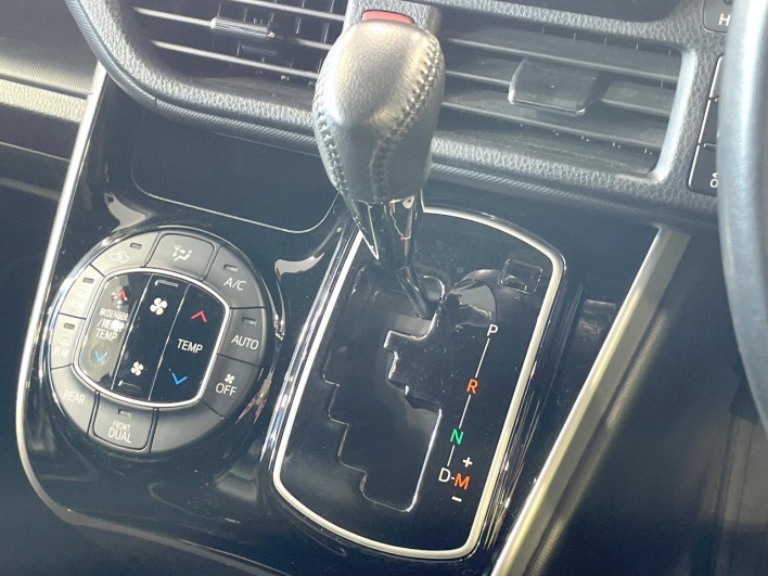 2019 Toyota Voxy DBA-ZRR80W (UW-69f067bc47757)[23]