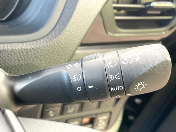 2019 Toyota Voxy DBA-ZRR80W (UW-69f067bc47757)[18]