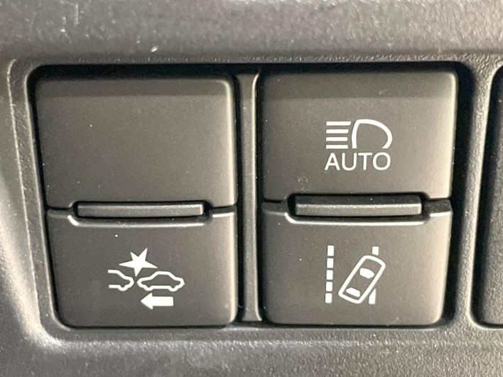 2019 Toyota Voxy DBA-ZRR80W (UW-69f067bc47757)[15]