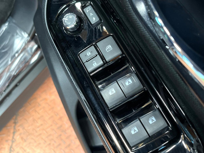 2019 Toyota Voxy DBA-ZRR80W (UW-69f067bcead5a)[22]