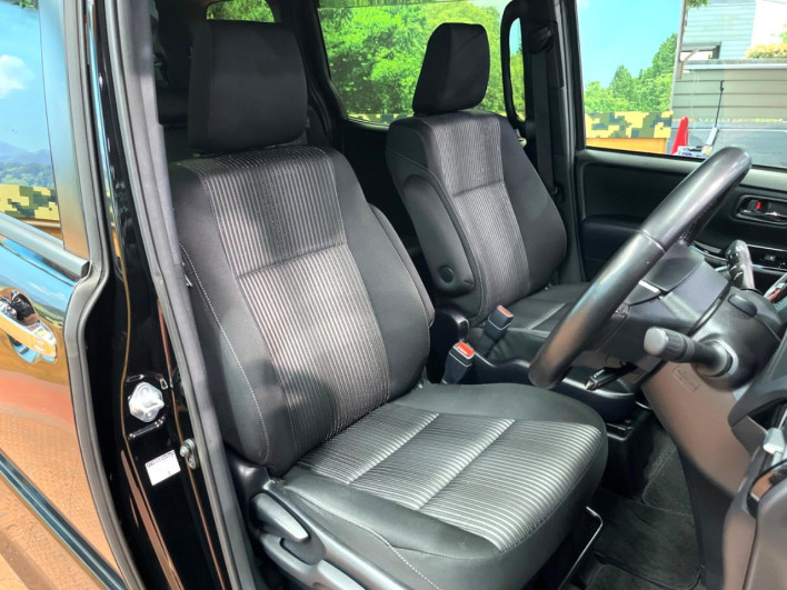 2019 Toyota Voxy DBA-ZRR80W (UW-69f067bcead5a)[7]
