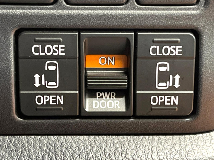 2019 Toyota Voxy DBA-ZRR80W (UW-69f067bcead5a)[28]