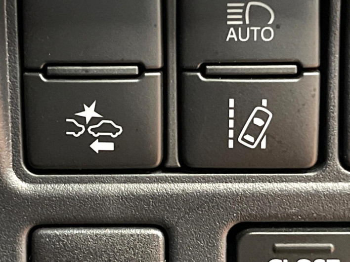 2019 Toyota Voxy DBA-ZRR80W (UW-69f067bcead5a)[27]