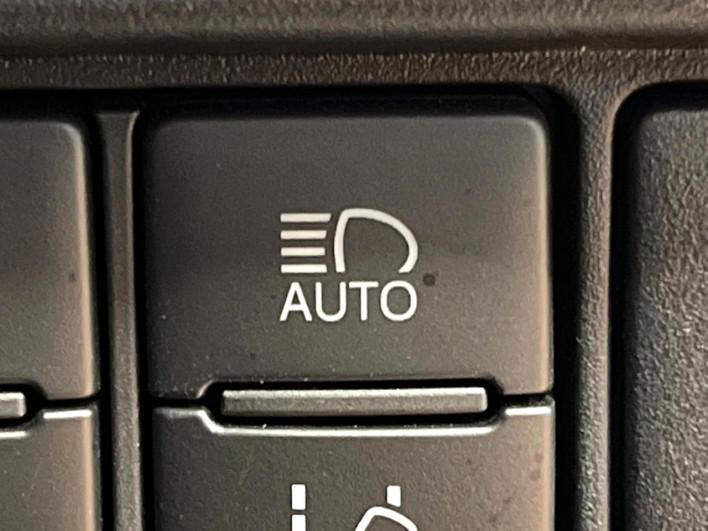 2019 Toyota Voxy DBA-ZRR80W (UW-69f067bcead5a)[26]