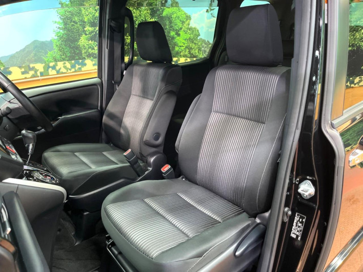 2019 Toyota Voxy DBA-ZRR80W (UW-69f067bcead5a)[12]