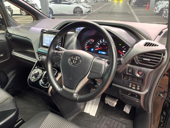 2019 Toyota Voxy DBA-ZRR80W (UW-69f067bcead5a)[5]