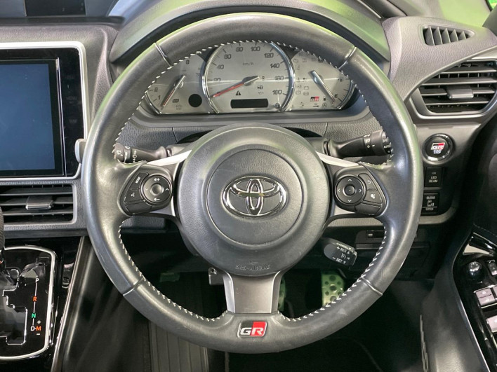 2019 Toyota Voxy DBA-ZRR80W (UW-69f067be46a35)[21]