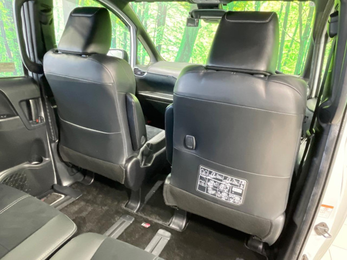 2019 Toyota Voxy DBA-ZRR80W (UW-69f067be46a35)[19]