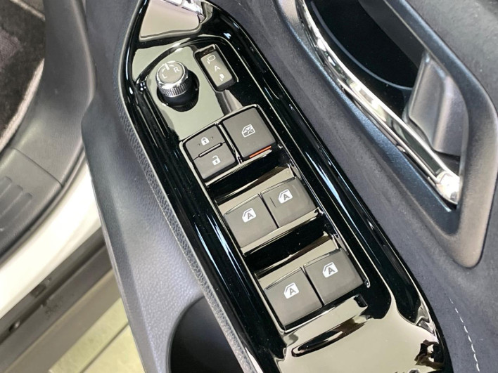 2019 Toyota Voxy DBA-ZRR80W (UW-69f067be46a35)[23]