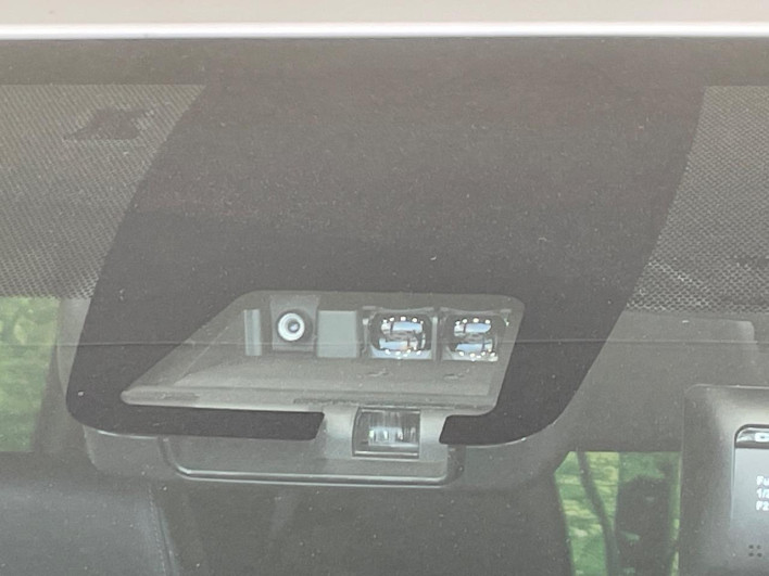 2019 Toyota Voxy DBA-ZRR80W (UW-69f067be46a35)[6]