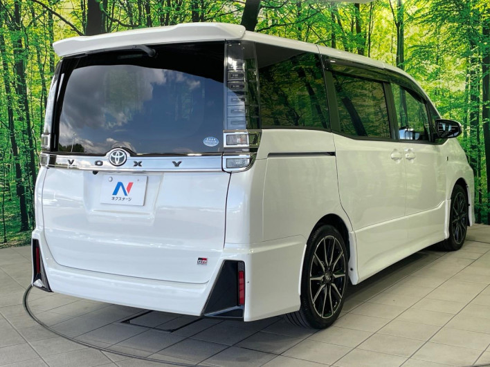 2019 Toyota Voxy DBA-ZRR80W (UW-69f067be46a35)[25]
