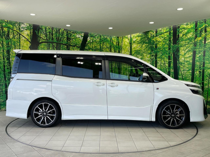 2019 Toyota Voxy DBA-ZRR80W (UW-69f067be46a35)[26]
