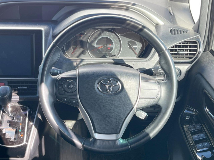 2019 Toyota Voxy DBA-ZRR80W (UW-69f067be59fa7)[24]