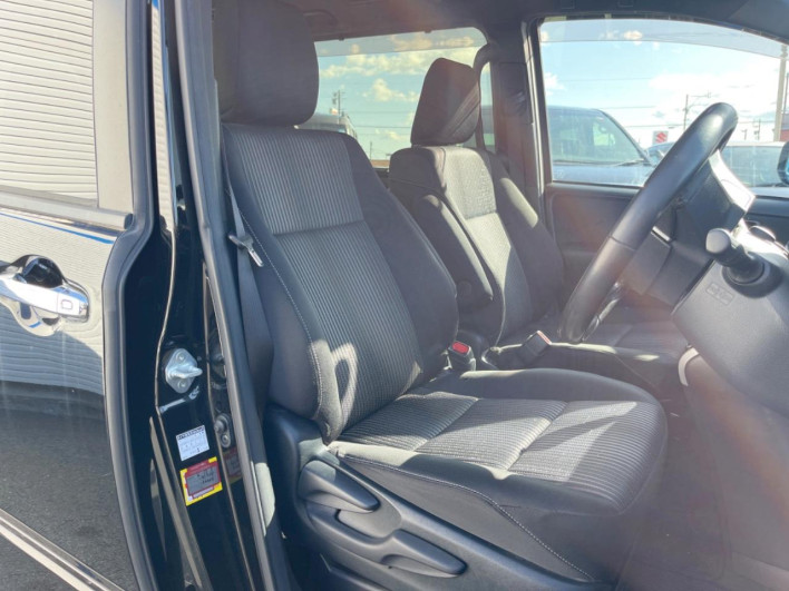 2019 Toyota Voxy DBA-ZRR80W (UW-69f067be59fa7)[10]