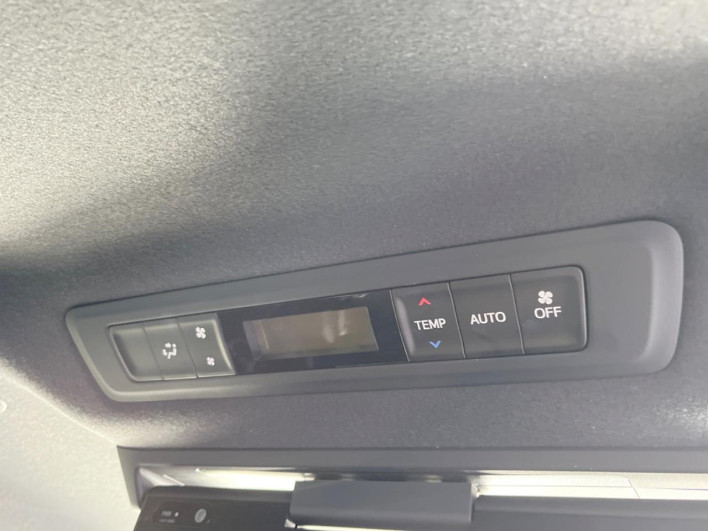 2019 Toyota Voxy DBA-ZRR80W (UW-69f067be59fa7)[25]